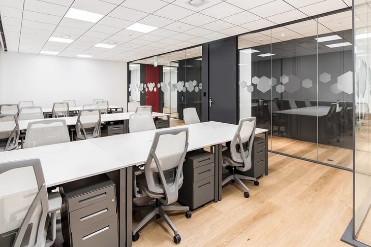 IWG (Spaces) - Orbi Tower - Thomas Klestil Platz 13 - Vienna image 6