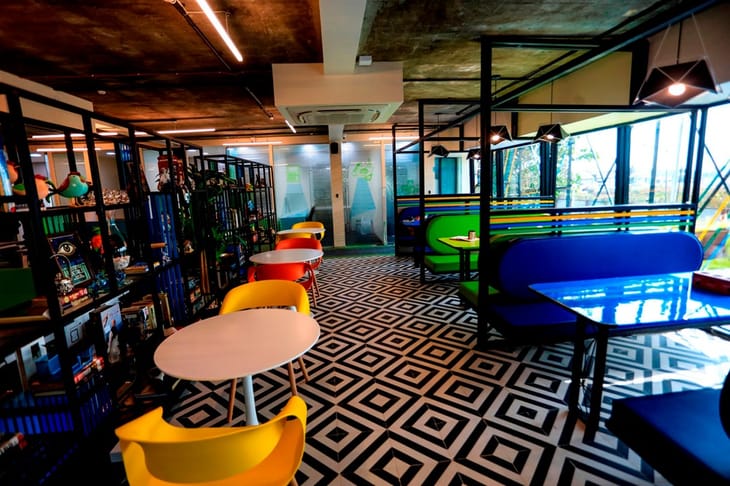 Plug N Work - 102 Man House - Vile Parle West - Mumbai image 2