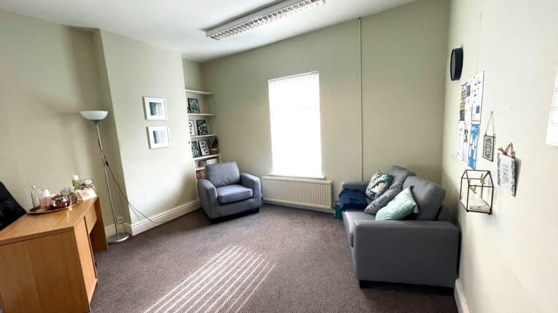 Bluebell Properties - Corner House - 2 Albert Road, DE5 3FZ - Ripley image 3