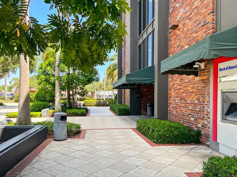 Regus - Miracle Mile Plaza - 21st Street - Vero Beach - FL image 11