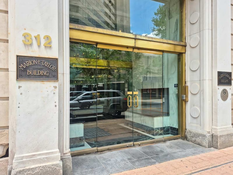 Regus - MET Building - S. Fourth Street - Louisville - KY image 11