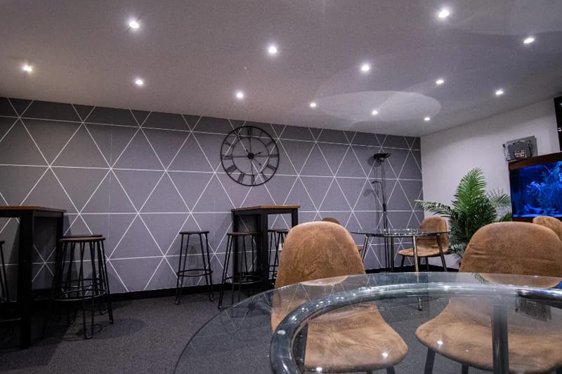 Unit Management Ltd - Trident Court - Oakcroft Road, KT19 - Chessington (Serviced) image 4