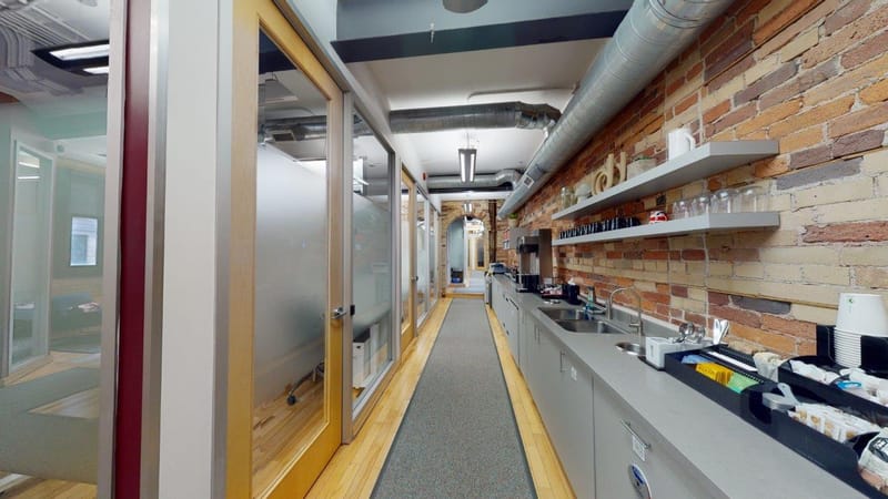 iQ Offices - 140 Yonge Street - Toronto - ON image 3