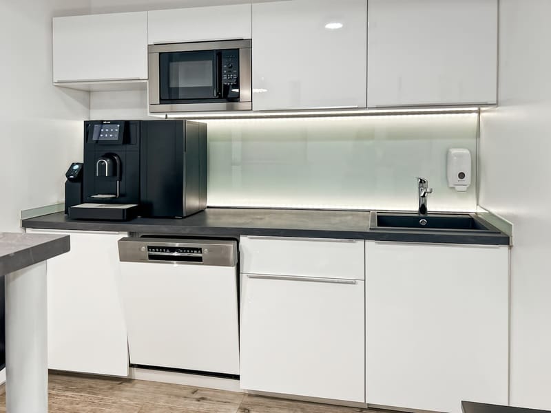 Plug and Work (Regus) - Neuer Zollhof 3 - Dusseldorf image 10