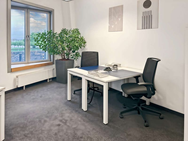 Plug and Work (Regus) - Neuer Zollhof 3 - Dusseldorf image 4