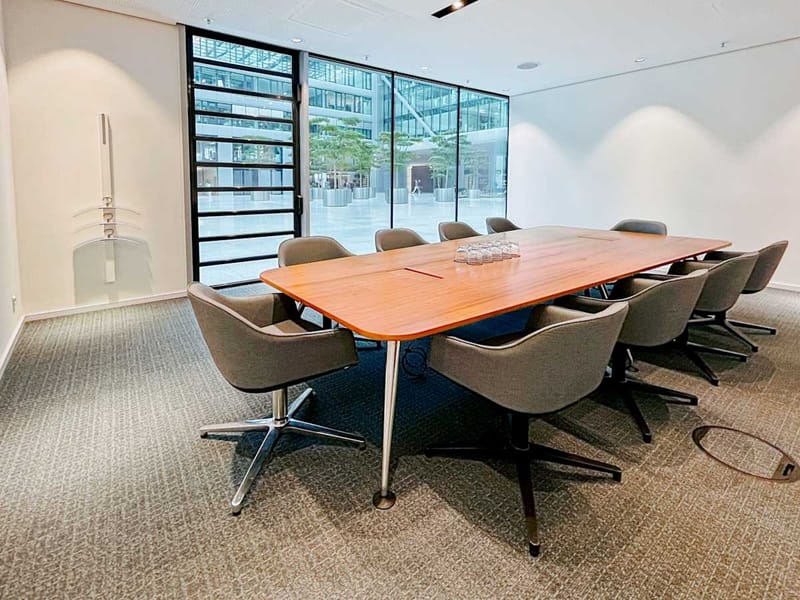 Plug and Work (Regus) - The Squaire Business & Conference Center - 12 Am Flughafen - Frankfurt image 2