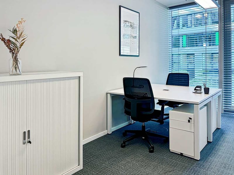 Plug and Work (Regus) - The Squaire Business & Conference Center - 12 Am Flughafen - Frankfurt image 3