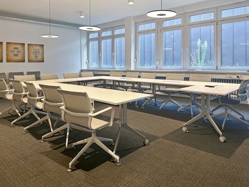 Plug and Work (Regus) - Friedrichstrasse 15 - Stuttgart image 3