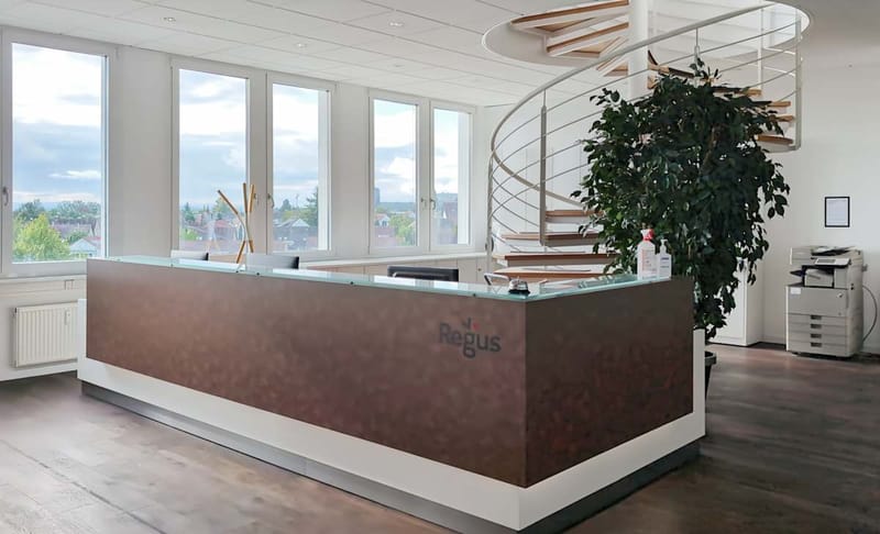 Plug and Work (Regus) - Curiestrasse - Stuttgart image 2