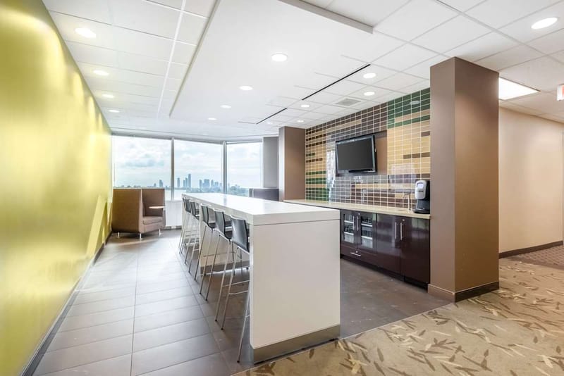 Regus - Sun Life - 3250 Bloor Street - Etobicoke - Toronto - ON image 6