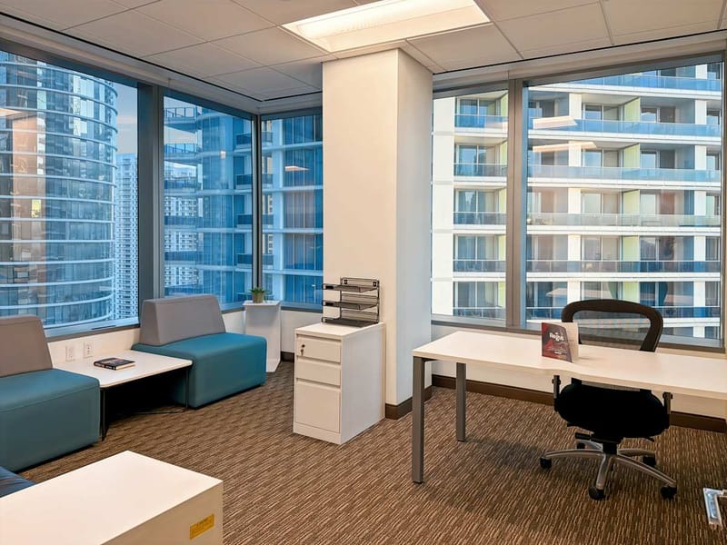 Regus - Wells Fargo Plaza - 333 SE 2nd Avenue - Miami - FL image 8