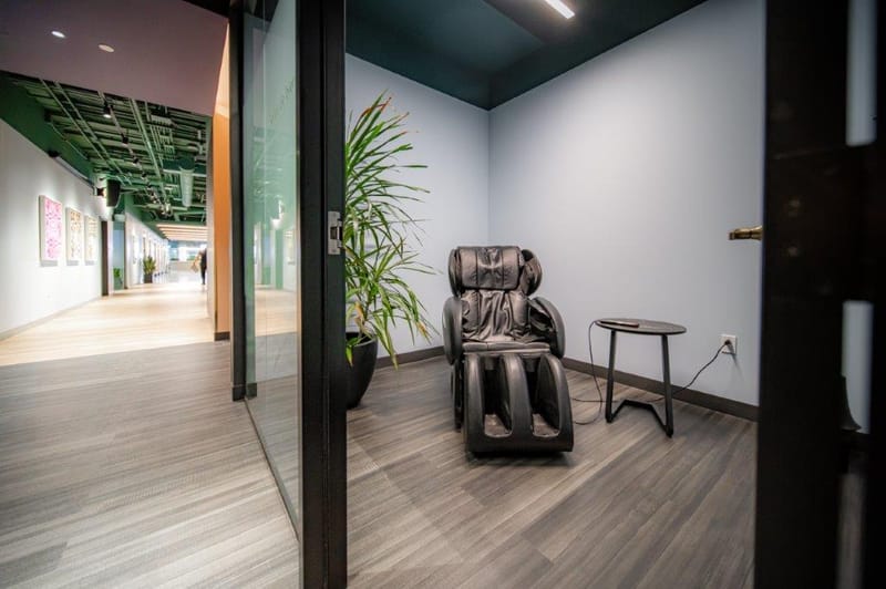 iQ Offices - 1155 Metcalfe St, Montreal image 4