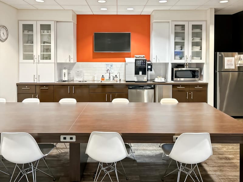 Regus - 5680 Kingstowne Ridge - King Centre Drive - Alexandria - VA image 6