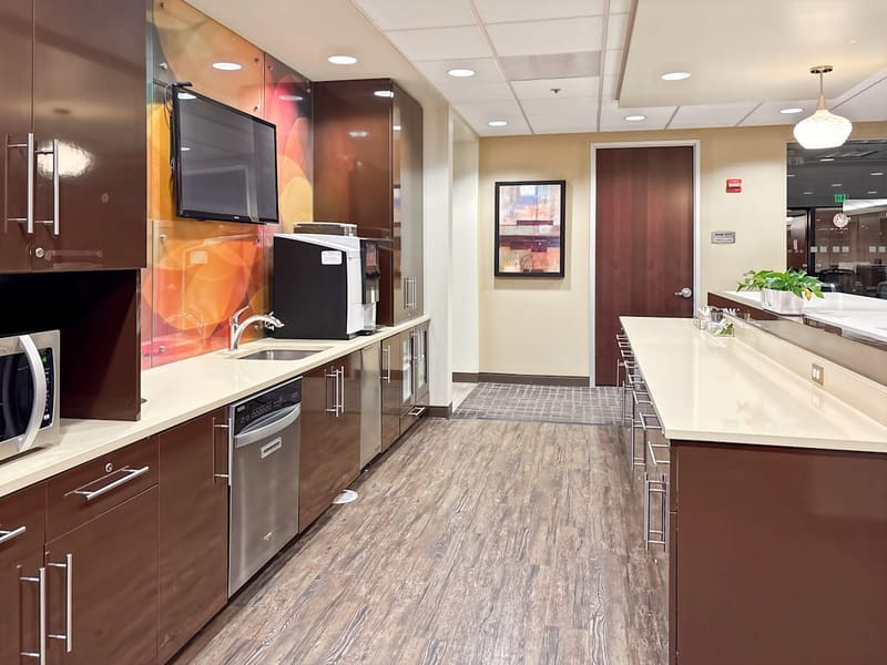 Regus - US Bancorp Tower - 111 S.W. Fifth Avenue - Portland - OR image 6