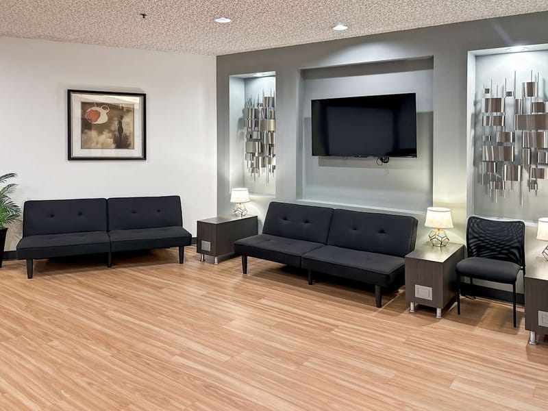 Regus - Topa Financial Center - 300 East Esplanade Drive - Oxnard - CA image 13