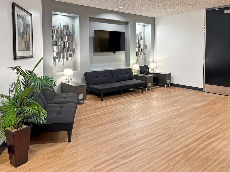 Regus - Topa Financial Center - 300 East Esplanade Drive - Oxnard - CA image 9