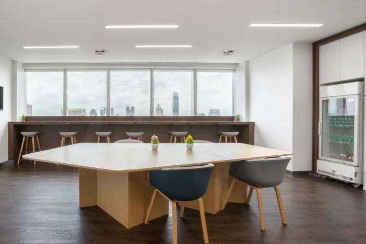 IWG (Regus) - CRC Tower All Seasons Place - 87/2 Wireless Road, 10330 - Bangkok image 5