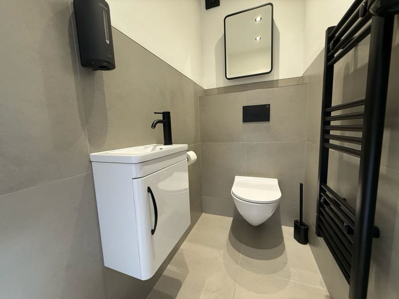 ARH House - 1A Grange Crescent, IG7 - Chigwell (private, shared) image 3