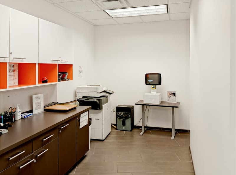 Regus- 40 Burton Hills Blvd - Nashville - TN image 10