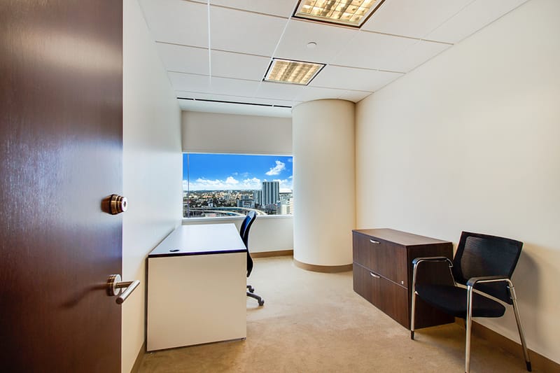 Quest Workspaces  - Miami Tower - 100 SE Second Street image 6