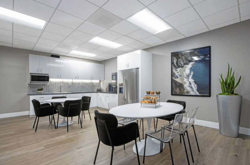 Premier Workspaces - NEW - Newport Beach - CA - Fashion Island - Newport Center Drive image 4