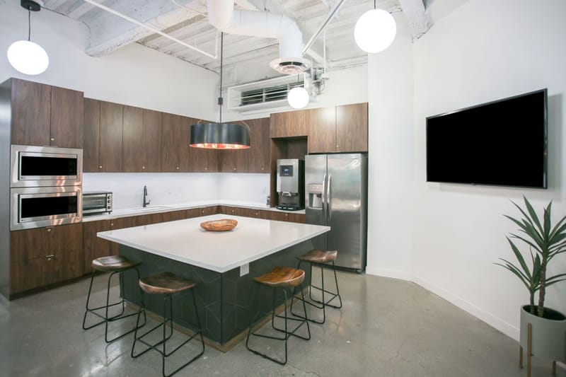 Premier Workspaces - WC2 - Woodland Hills - CA - Warner Center - Oxnard St image 3