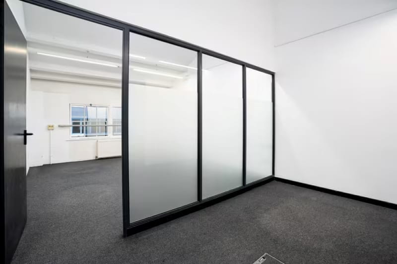 Workspace (Managed 6 - 943 sqft) - Busworks - 39-41 North Road, N7 9DP - Caledonian Road image 3