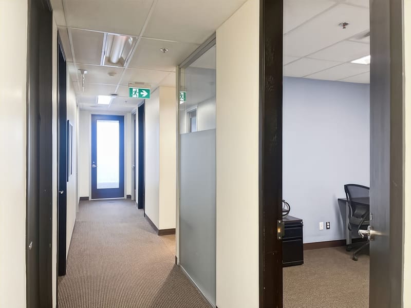 Regus - 500 Place d'Armes, Montreal image 13