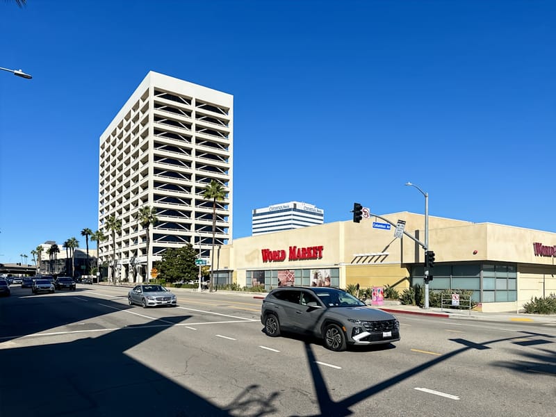 Regus - 15233 Ventura Blvd, Sherman Oaks image 4