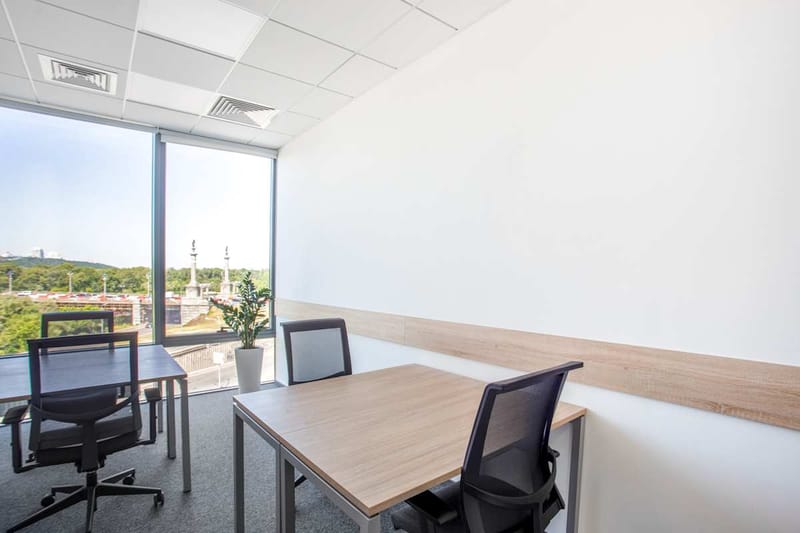 Regus - Silver Breeze Centre - 1V Pavla Tychyny Avenue - Kiev image 3