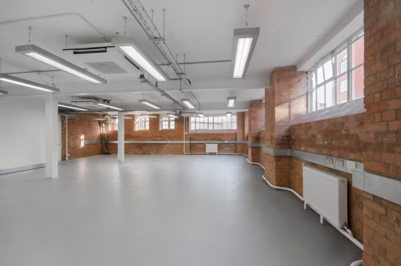 Workspace (Managed 243 - 2,614 sqft) - Exmouth House - 3-11 Pine Street, EC1R 0JH - Farringdon image 2