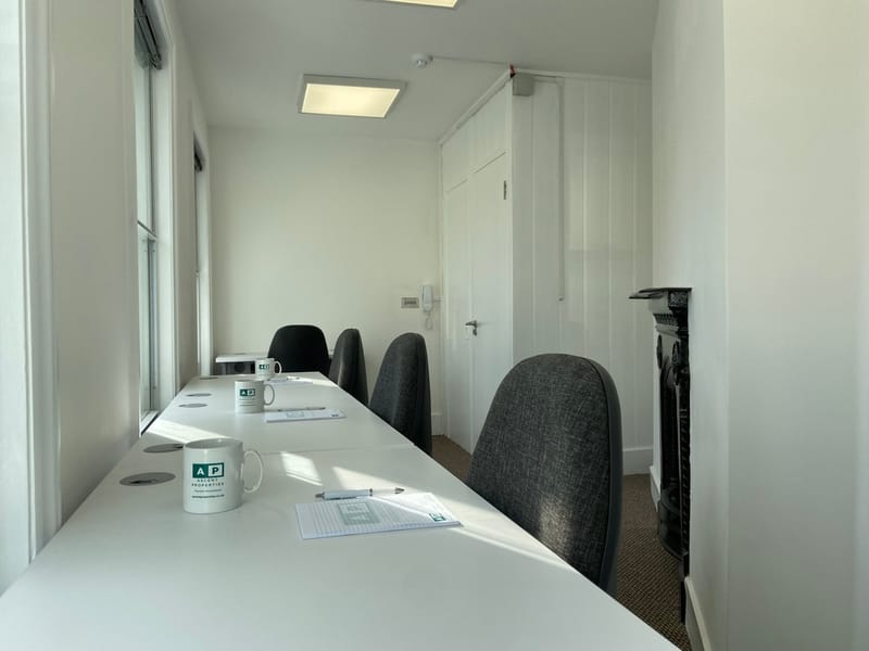 Ascent Properties - 101 Kings Cross Road, WC1 - Kings Cross image 4