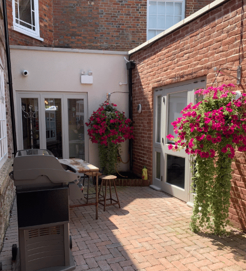 Sanderum Centre - OX9 Thame, 13 Upper High Street, Thame,OX9 - Oxfordshire image 2