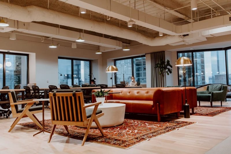 Common Desk - Trammell Crow Centre, 2001 Ross Avenue, 75201 - Dallas image 4