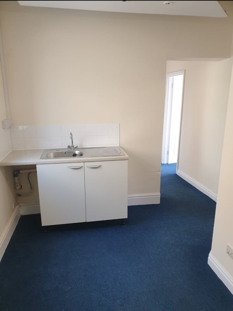 G T Collett Properties -  (Self Contained 408Sqft) Curzon Street Business Centre, DE14 - Burton-on-Trent image 3