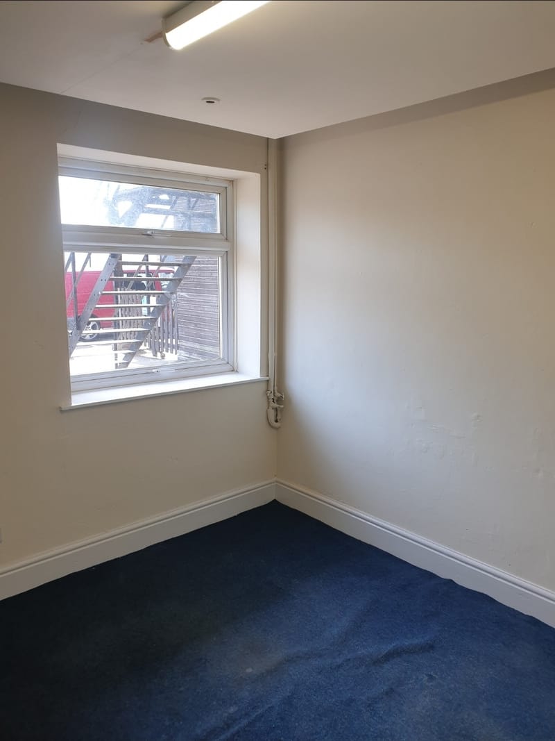 G T Collett Properties -  (Self Contained 408Sqft) Curzon Street Business Centre, DE14 - Burton-on-Trent image 4