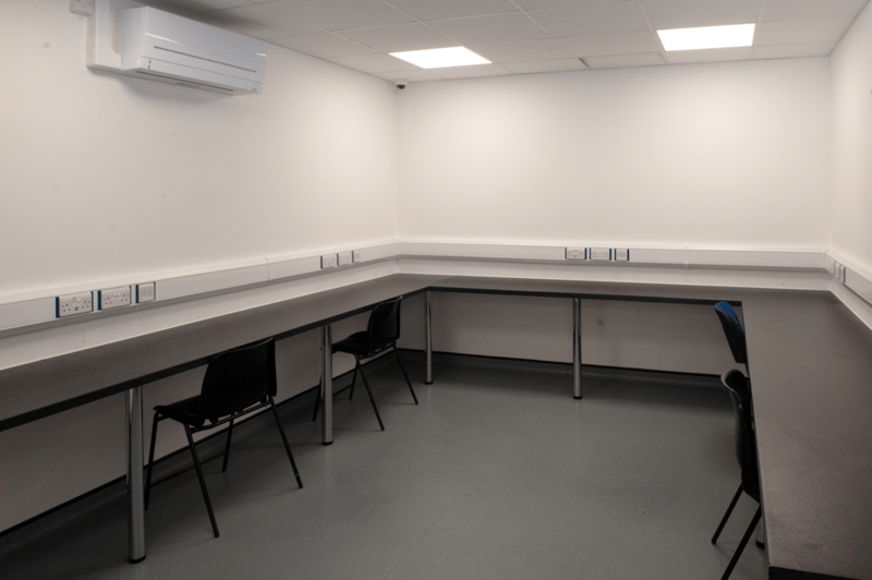 Access Self Storage - 893 Great West Road, TW7 - Brentford image 4