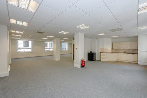 Breezblok (Managed 1,221 - 1,321 sqft) - 6-7 Queen Street, EC4N - Bank image 3