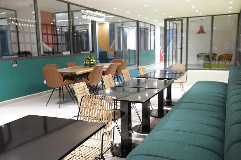 Africa Works - Immeuble Le 7 - Rue Du 7 Decembre - Abidjan image 4