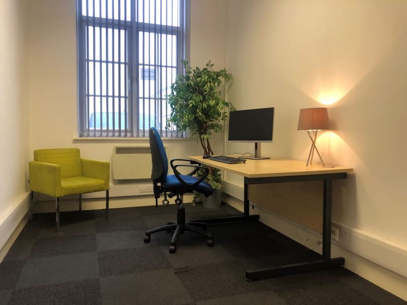 Sunningend Business Centre - 22 Lansdown Industrial Estate, GL51 - Cheltenham image 2