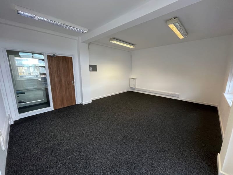Sunningend Business Centre - 22 Lansdown Industrial Estate, GL51 - Cheltenham image 6