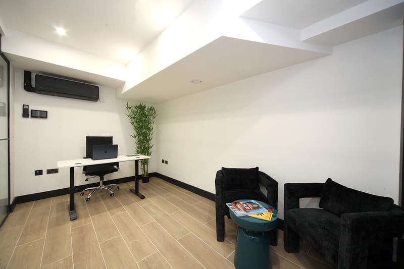 Varis Workspaces Ltd - 751 High Road, N12 8LD - North Finchley image 4