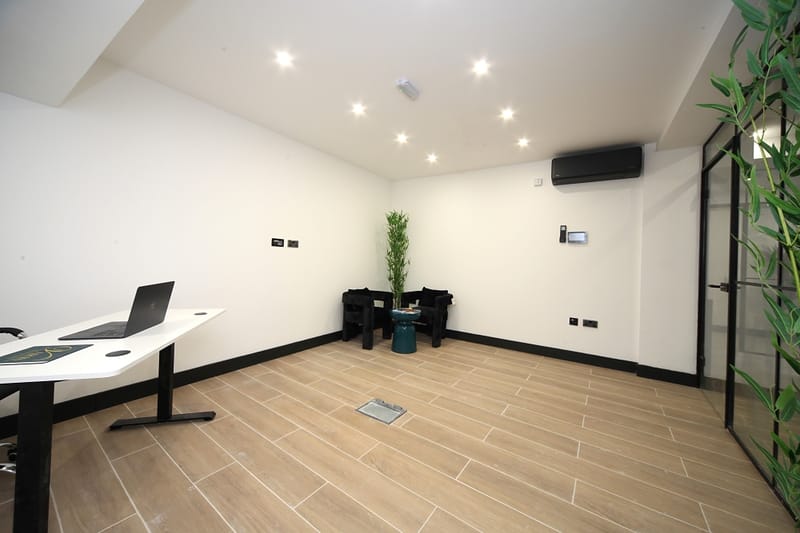 Varis Workspaces Ltd - 751 High Road, N12 8LD - North Finchley image 5