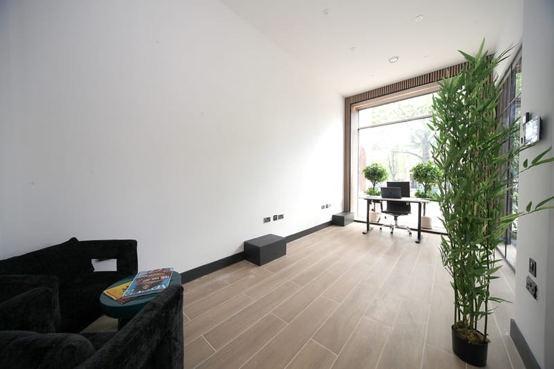 Varis Workspaces Ltd - 751 High Road, N12 8LD - North Finchley image 7
