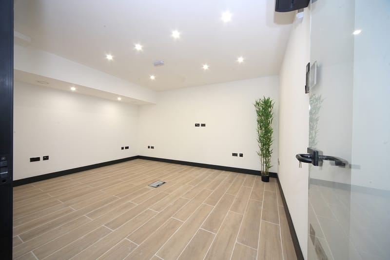 Varis Workspaces Ltd - 751 High Road, N12 8LD - North Finchley image 12