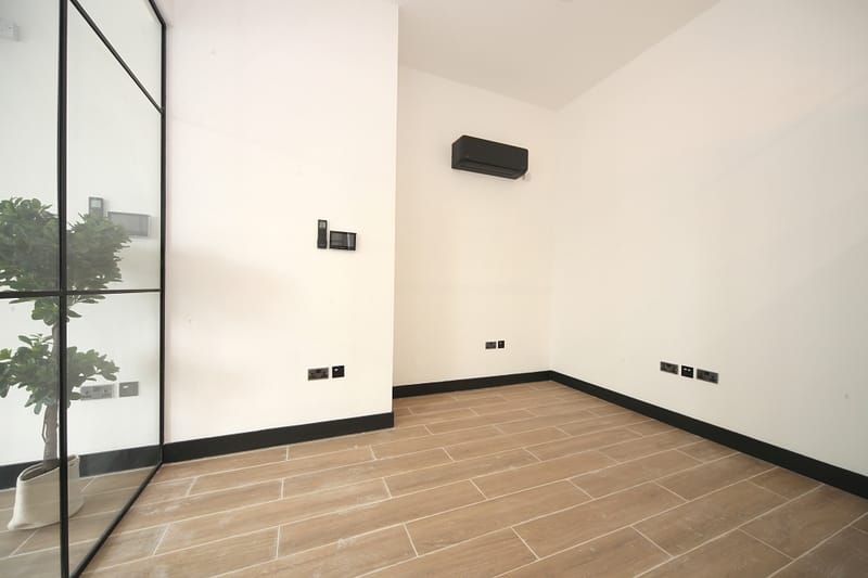Varis Workspaces Ltd - 751 High Road, N12 8LD - North Finchley image 13