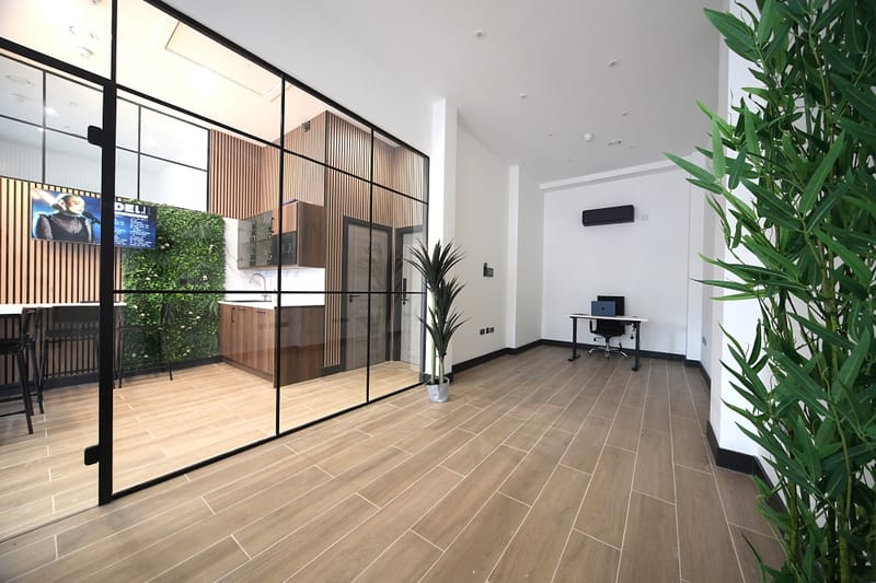 Varis Workspaces Ltd - 751 High Road, N12 8LD - North Finchley image 16