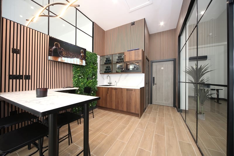 Varis Workspaces Ltd - 751 High Road, N12 8LD - North Finchley image 17