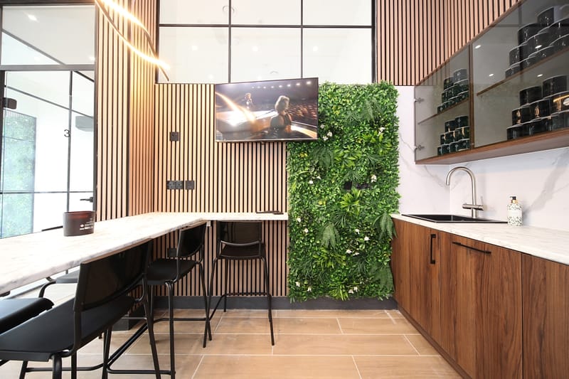 Varis Workspaces Ltd - 751 High Road, N12 8LD - North Finchley image 18