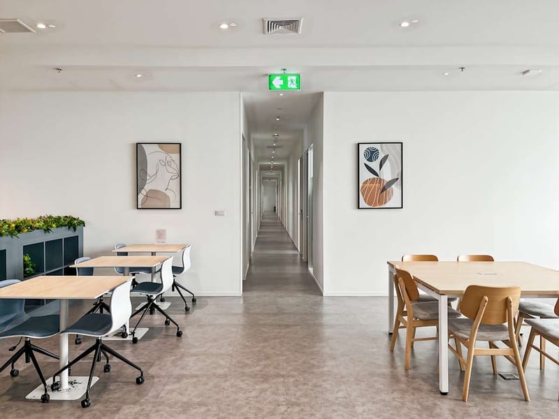 IWG (Regus) - WHA Tower - Moo 13, Debaratna Road, 10540 - Bangkok image 11